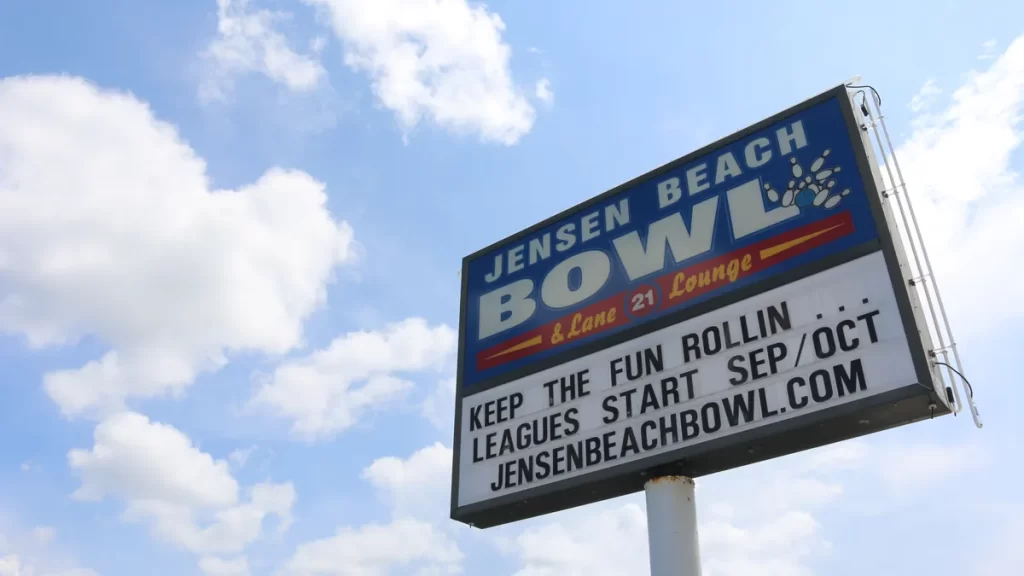 Jensen Beach Bowl sign