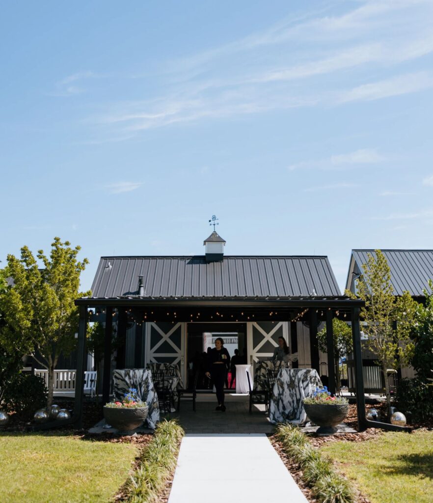 Diamond D Ranch showing the barn